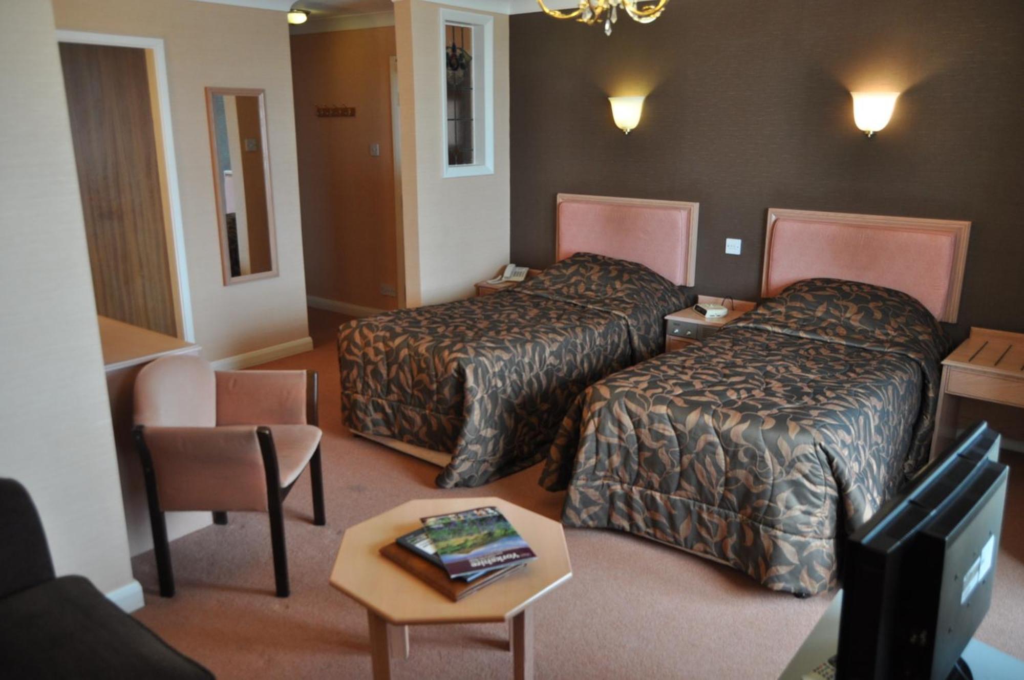 Expanse Hotel South Cave Buitenkant foto