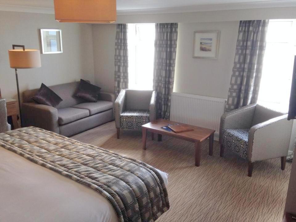 Expanse Hotel South Cave Buitenkant foto