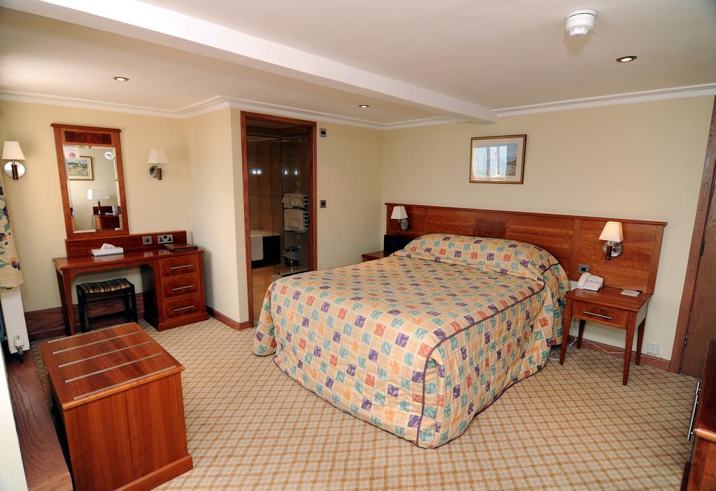 Expanse Hotel South Cave Buitenkant foto