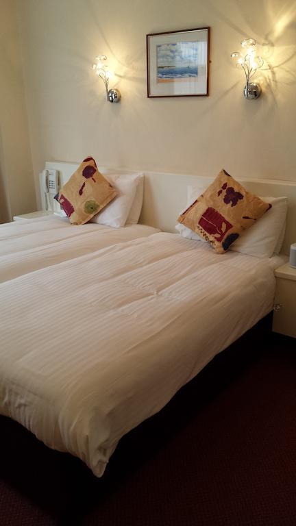 Expanse Hotel South Cave Buitenkant foto