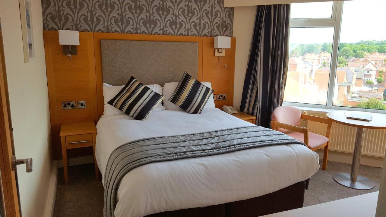 Expanse Hotel South Cave Buitenkant foto